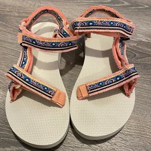 Size 7 teva sandals